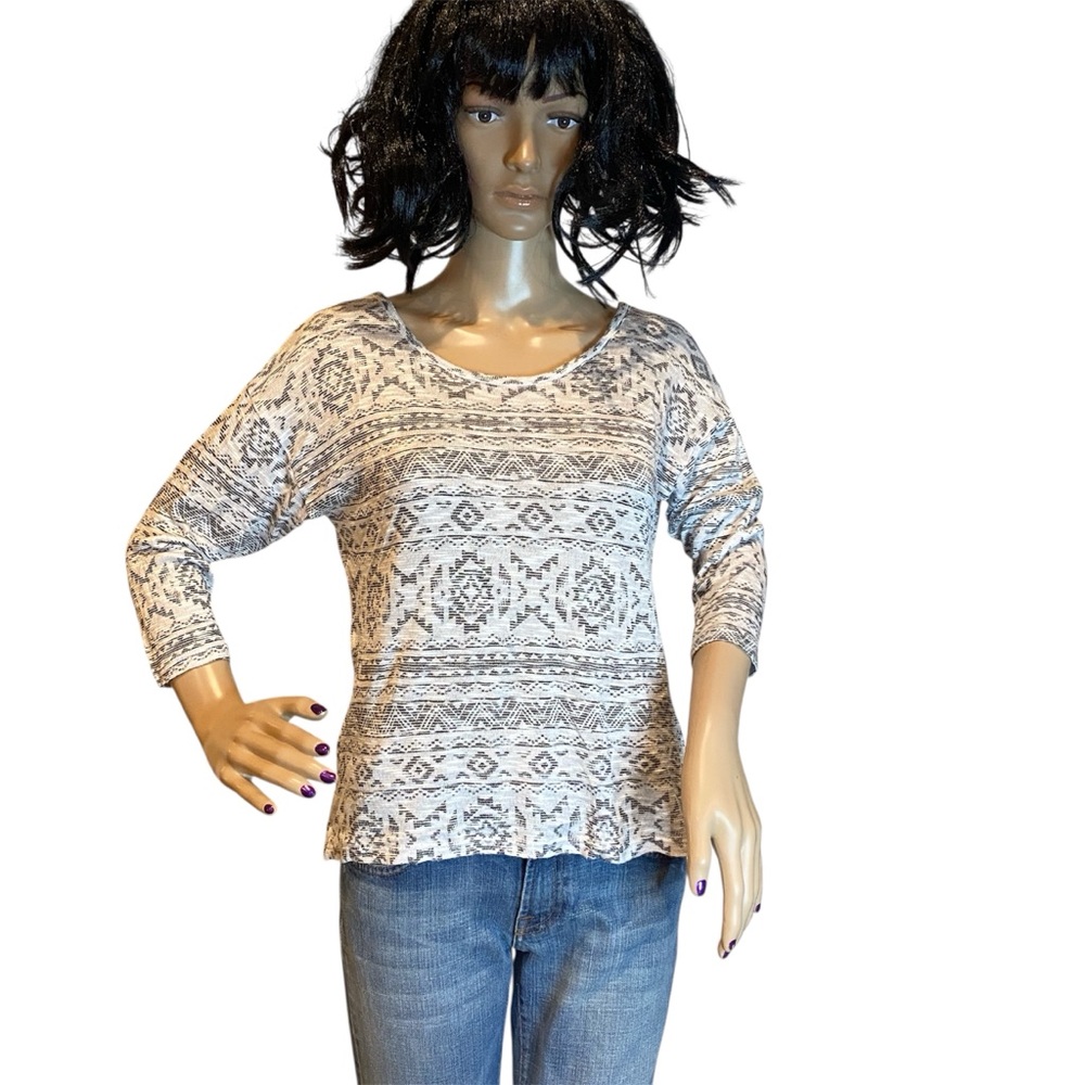 Almost Famous Black White Aztec Pattern Elbow Sleeves Top Blouse Size Medium VGC
